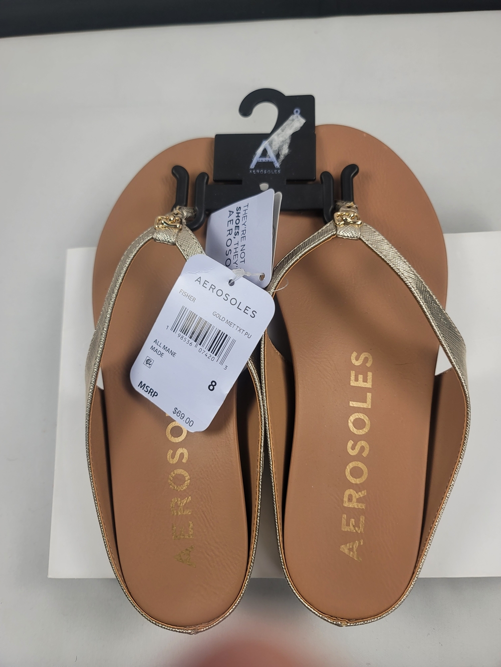 AEROSOLES Gold Metallic T-Strap Flip Flop Sandals W8 - new with tag